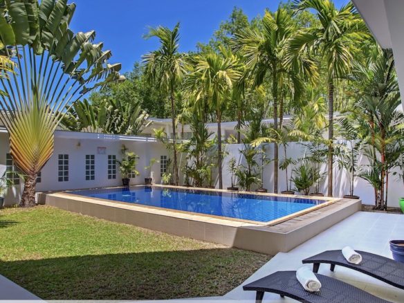 Spacious Villa Paklok