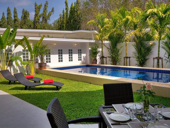 Spacious Villa Paklok