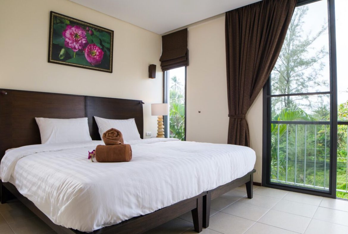 2 Bed Beach Condo with Roof Terrace