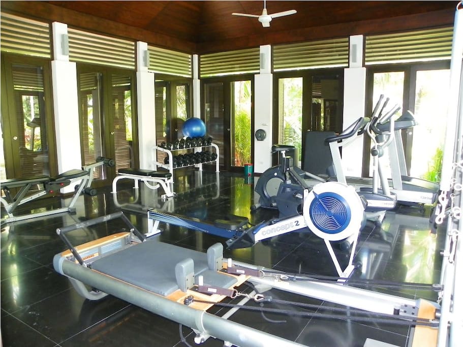 2 Bed Beach Condo with Roof Terrace
