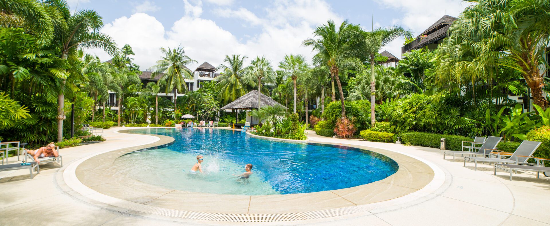 2-bed-beach-condo-pool-1920×790 2 Bed Beach Condo with Roof Terrace