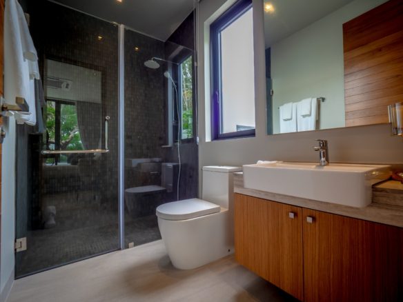 4-BR Autumn Modern Loft – Botanica