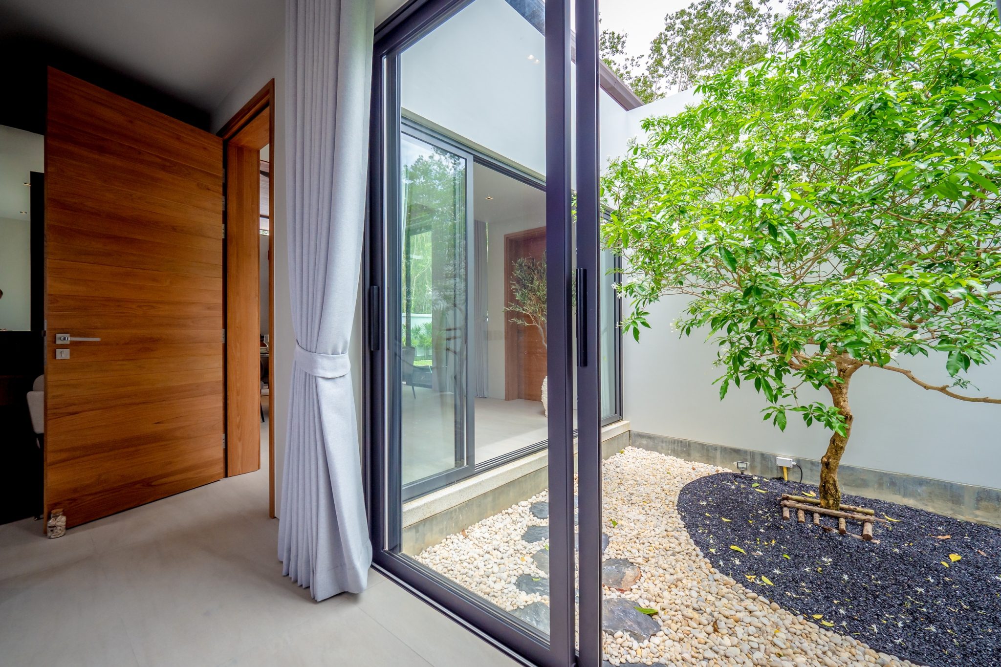 3-BR Autumn Modern Loft – Botanica 26 4-BR Autumn Modern Loft – Botanica