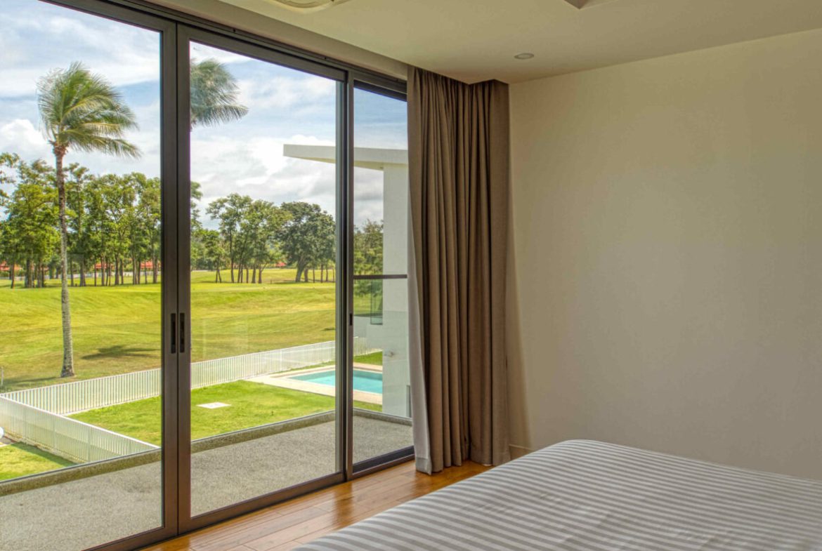 Modern 4 Bed Laguna Golf Villa