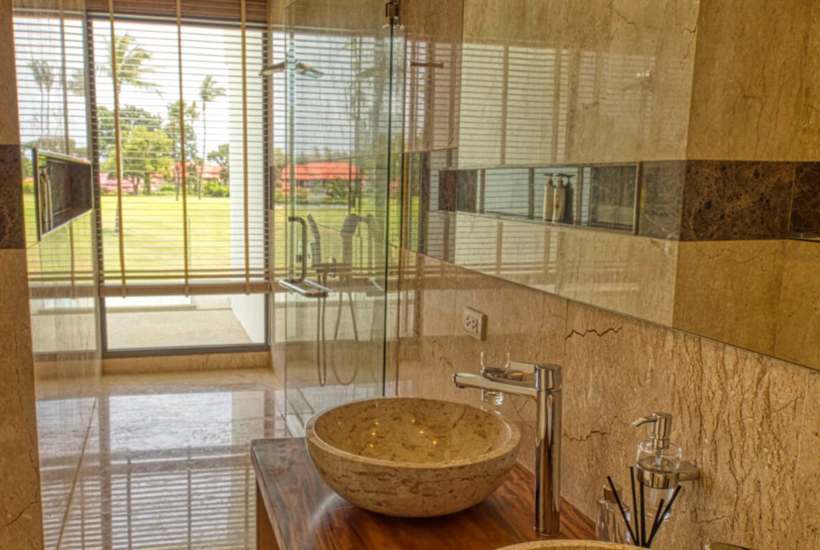 Modern 4 Bed Laguna Golf Villa