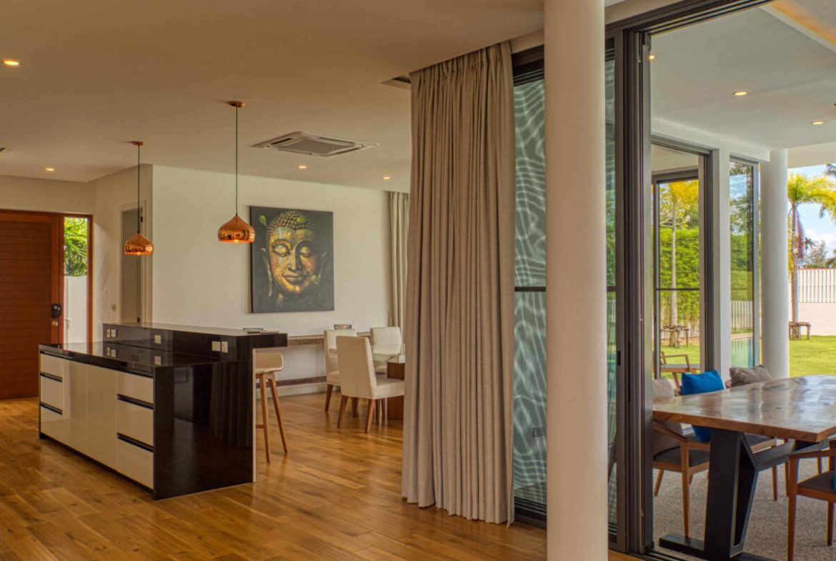 Modern 4 Bed Laguna Golf Villa