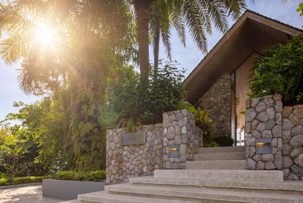 5-Bedroom Villa with Panoramic Ocean Views