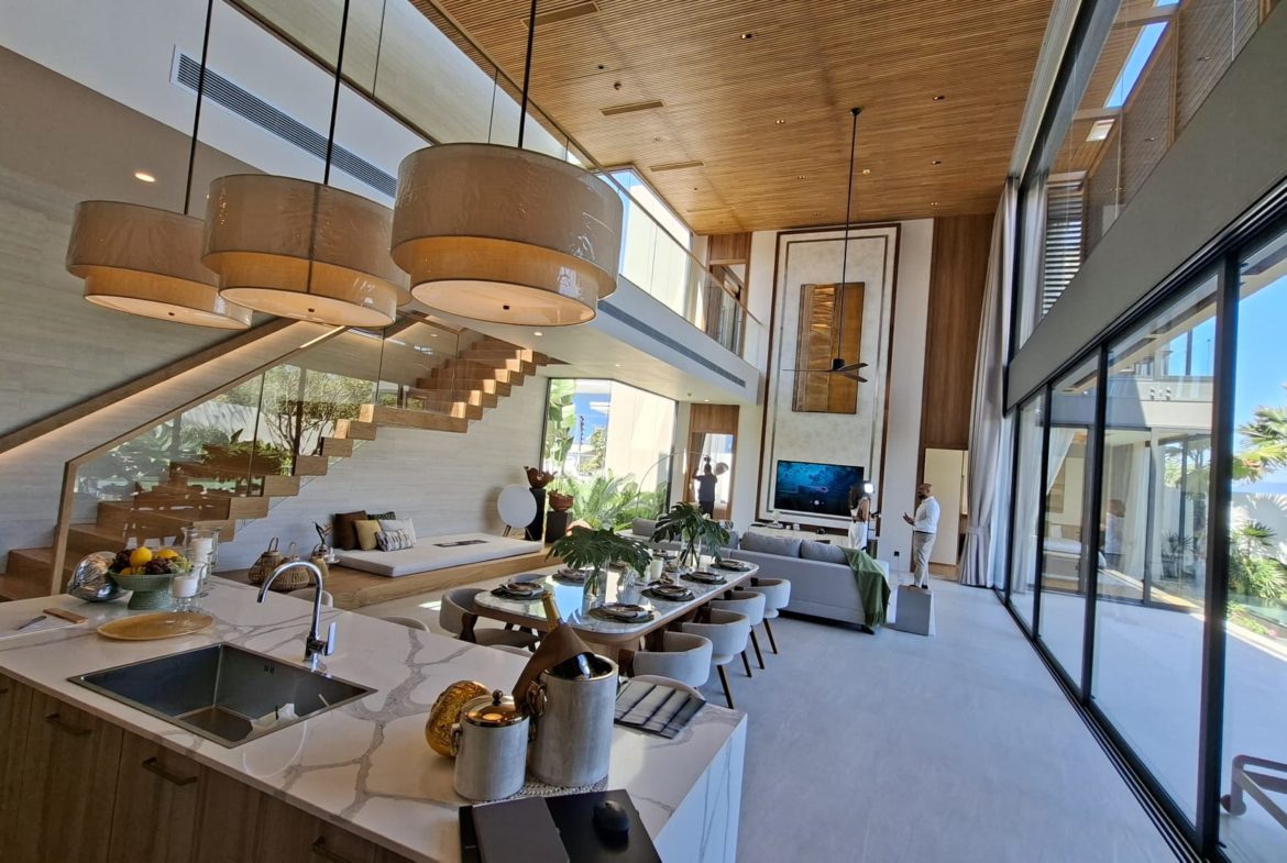 5-Bedroom Modern Pool Villa in Cherngtalay, Phuket