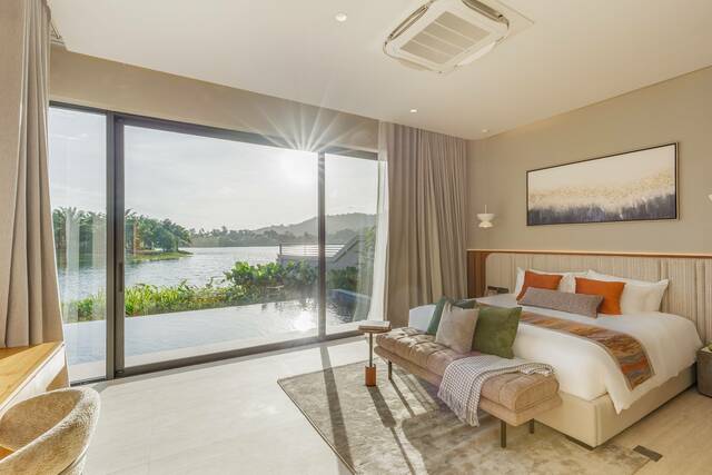 4 Bedroom Lakefront Pool Villa in Cherngtalay