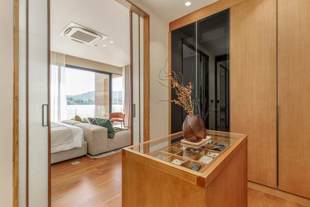 4 Bedroom Lakefront Pool Villa in Cherngtalay