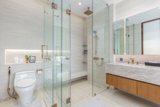 4 Bedroom Lakefront Pool Villa in Cherngtalay