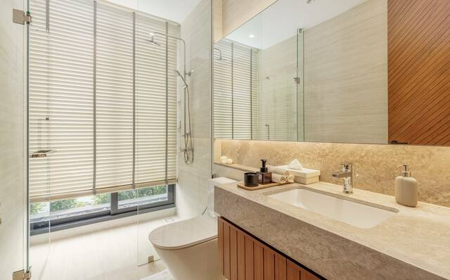 4 Bedroom Lakefront Pool Villa in Cherngtalay