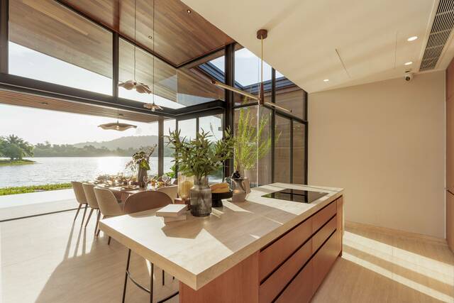 4 Bedroom Lakefront Pool Villa in Cherngtalay