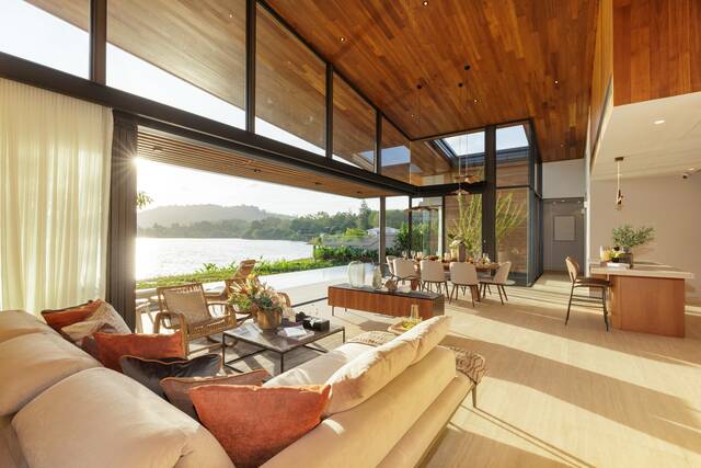 4 Bedroom Lakefront Pool Villa in Cherngtalay