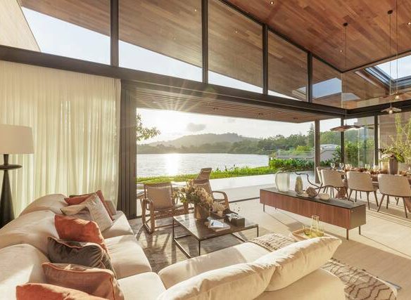 4 Bedroom Lakefront Pool Villa in Cherngtalay