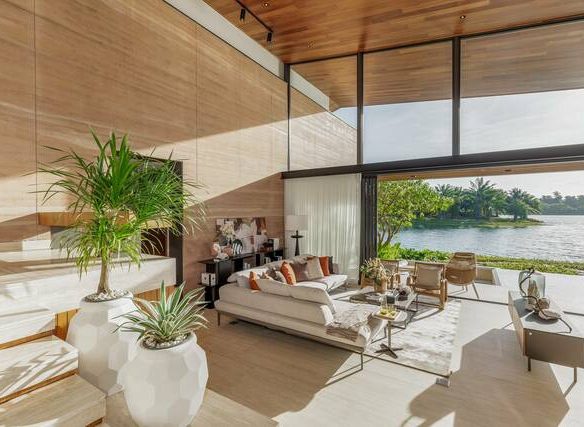 4 Bedroom Lakefront Pool Villa in Cherngtalay