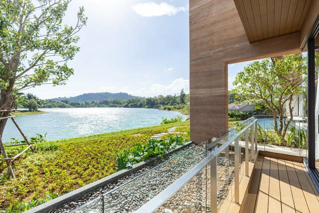 4 Bedroom Lakefront Pool Villa in Cherngtalay