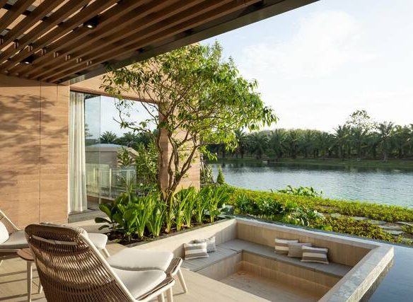 4 Bedroom Lakefront Pool Villa in Cherngtalay