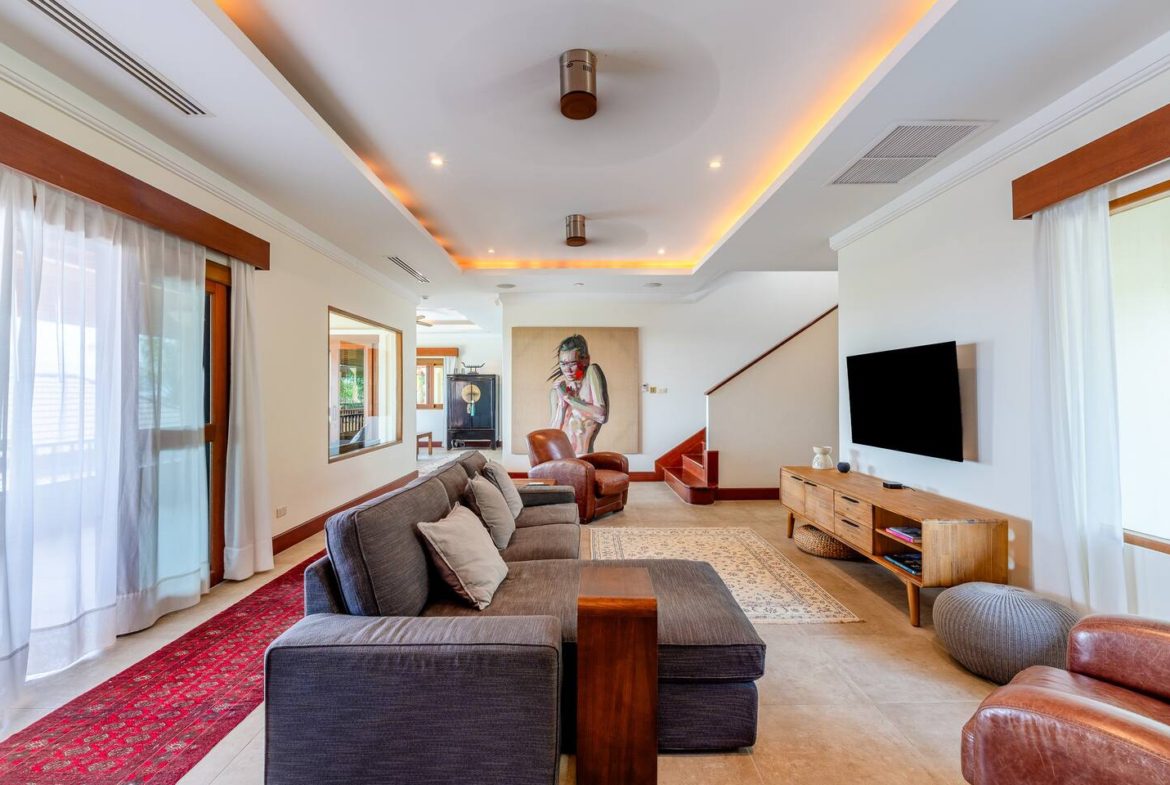 5 Bedroom Luxury Hillside Villa in Laguna