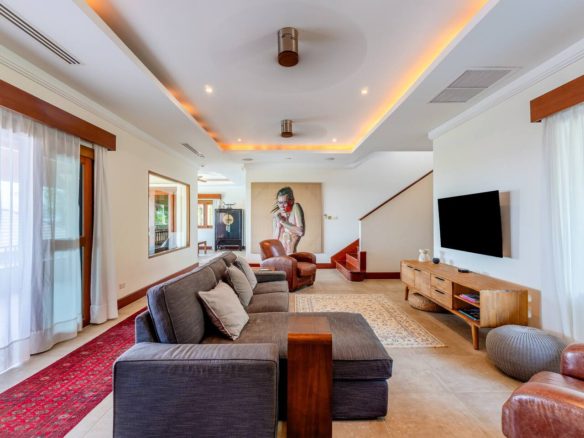 5 Bedroom Luxury Hillside Villa in Laguna