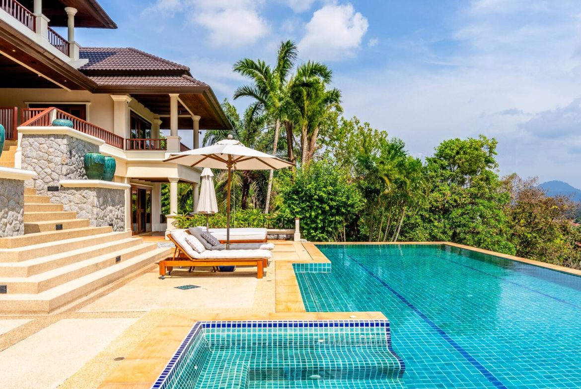 5 Bedroom Luxury Hillside Villa in Laguna