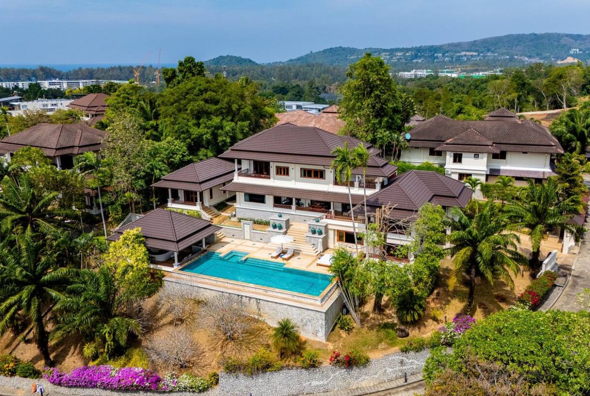 5 Bedroom Luxury Hillside Villa in Laguna