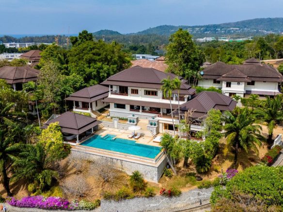 5 Bedroom Luxury Hillside Villa in Laguna
