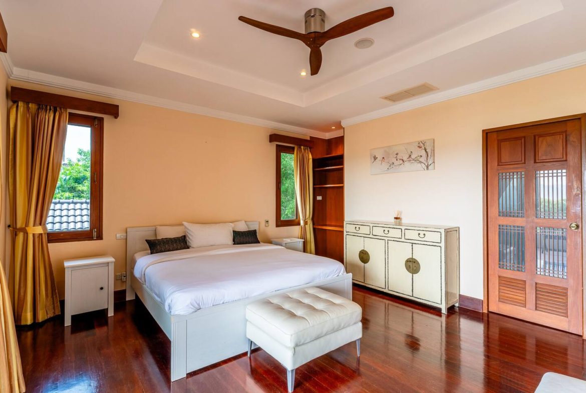 5 Bedroom Luxury Hillside Villa in Laguna