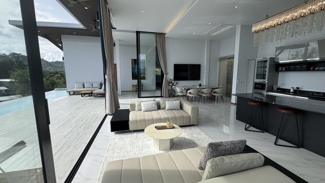5 Bedroom Sea View Villa in Layan, Phuket