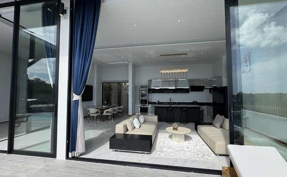 5 Bedroom Sea View Villa in Layan, Phuket