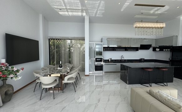 5 Bedroom Sea View Villa in Layan, Phuket