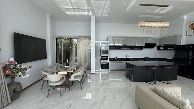 5 Bedroom Sea View Villa in Layan, Phuket