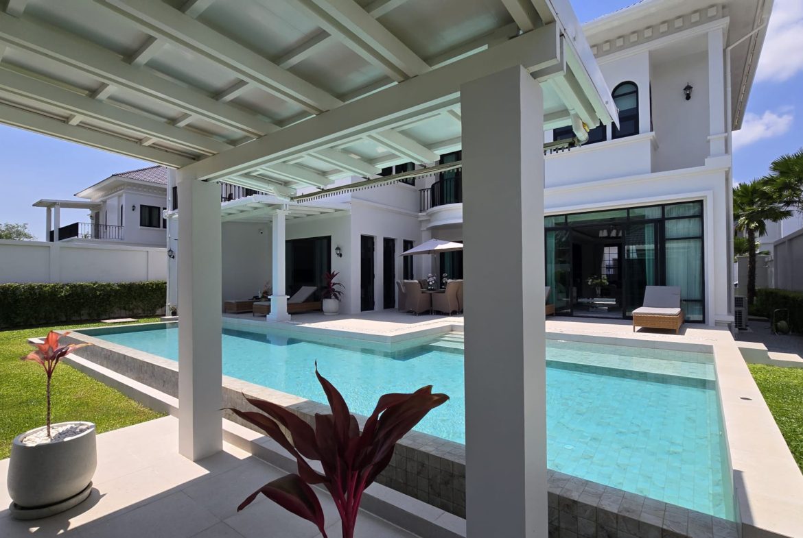3+1 Bedroom Upgraded Pool Villa with Large Plot in Bang Tao