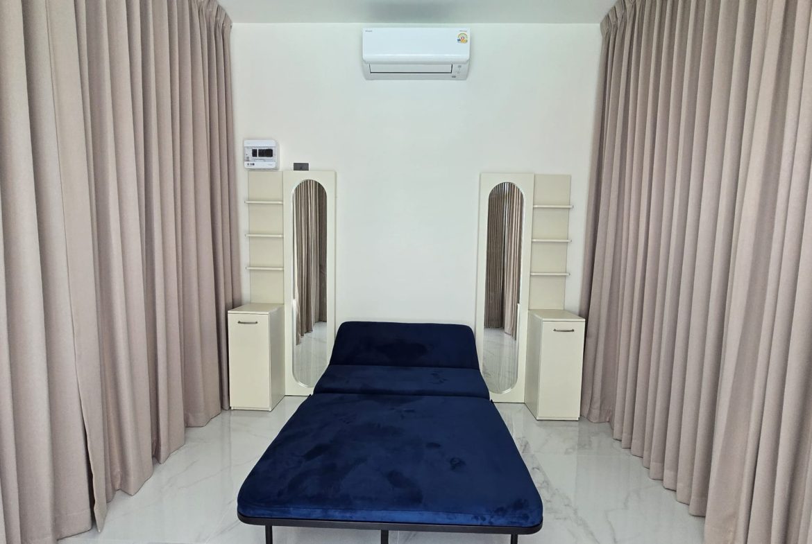 3+1 Bedroom Upgraded Pool Villa with Large Plot in Bang Tao