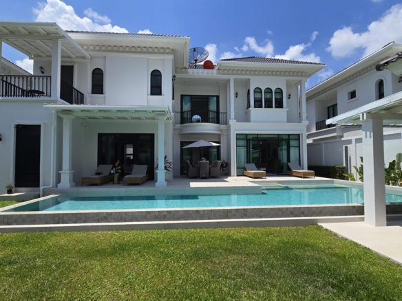 3+1 Bedroom Upgraded Pool Villa with Large Plot in Bang Tao