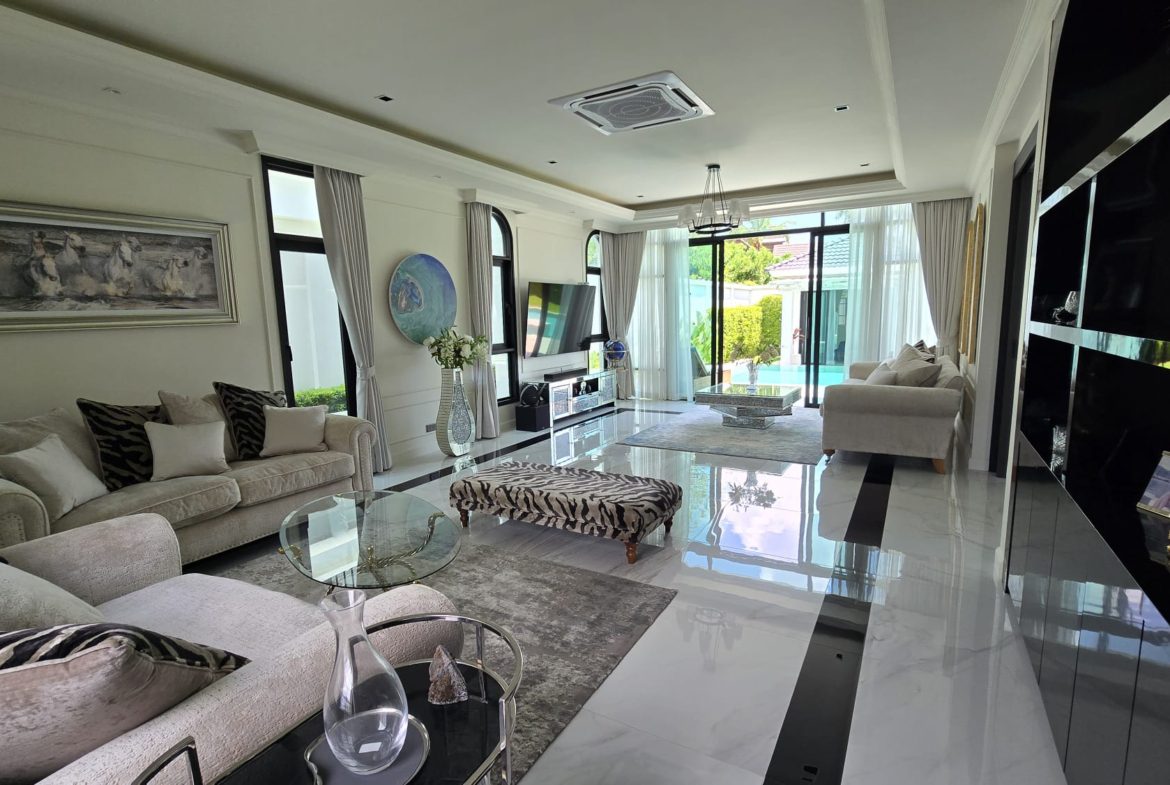3+1 Bedroom Upgraded Pool Villa with Large Plot in Bang Tao