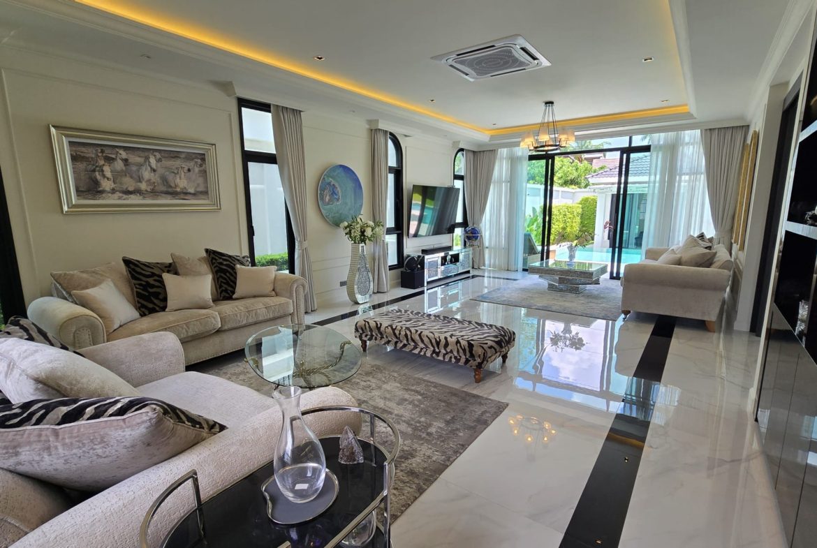 3+1 Bedroom Upgraded Pool Villa with Large Plot in Bang Tao