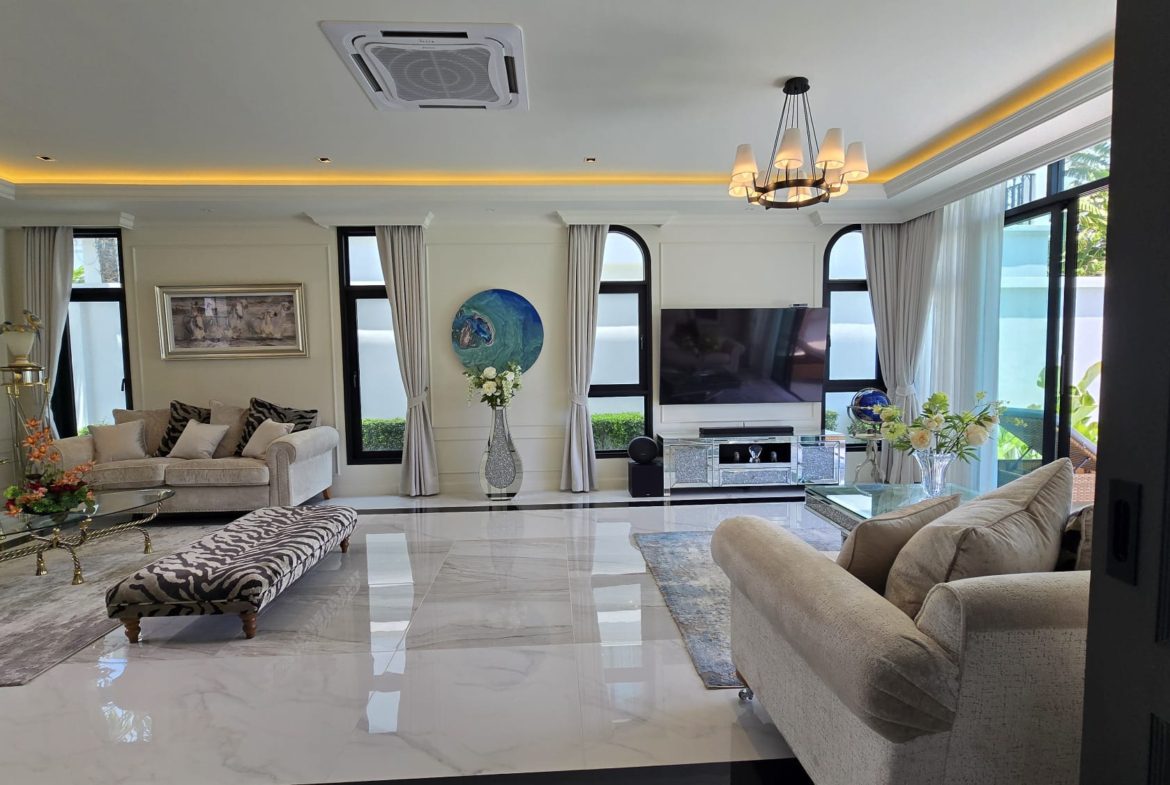 3+1 Bedroom Upgraded Pool Villa with Large Plot in Bang Tao