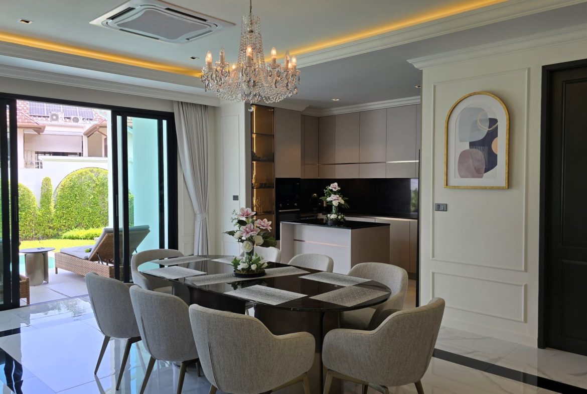 3+1 Bedroom Upgraded Pool Villa with Large Plot in Bang Tao
