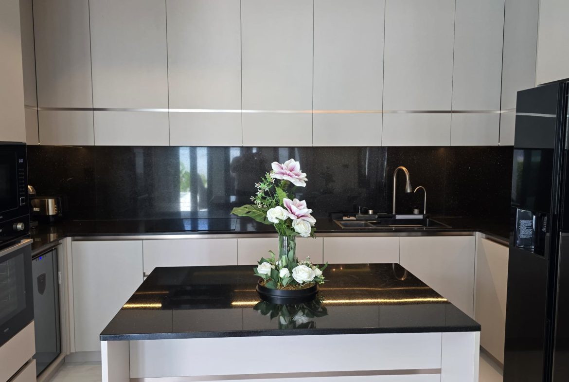 3+1 Bedroom Upgraded Pool Villa with Large Plot in Bang Tao