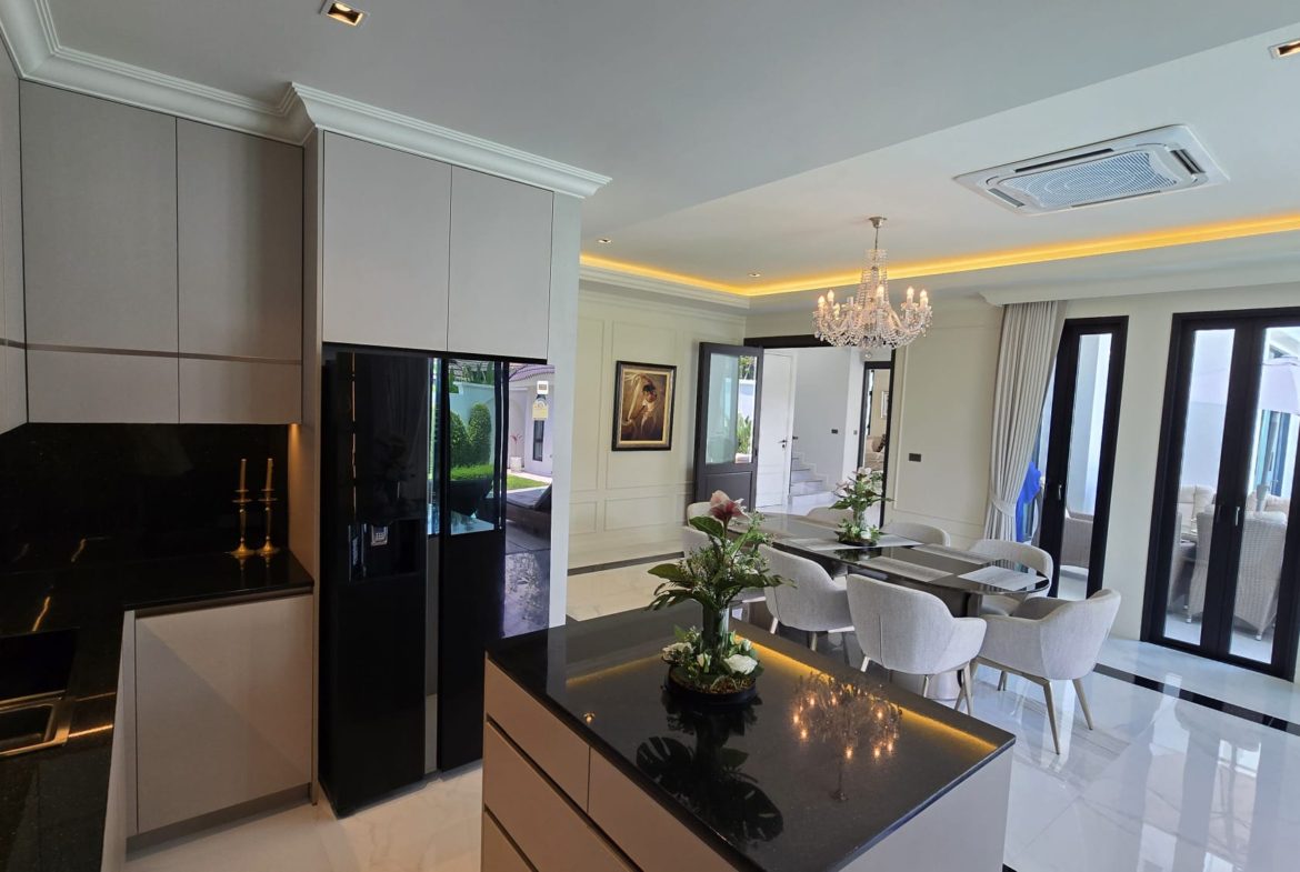 3+1 Bedroom Upgraded Pool Villa with Large Plot in Bang Tao