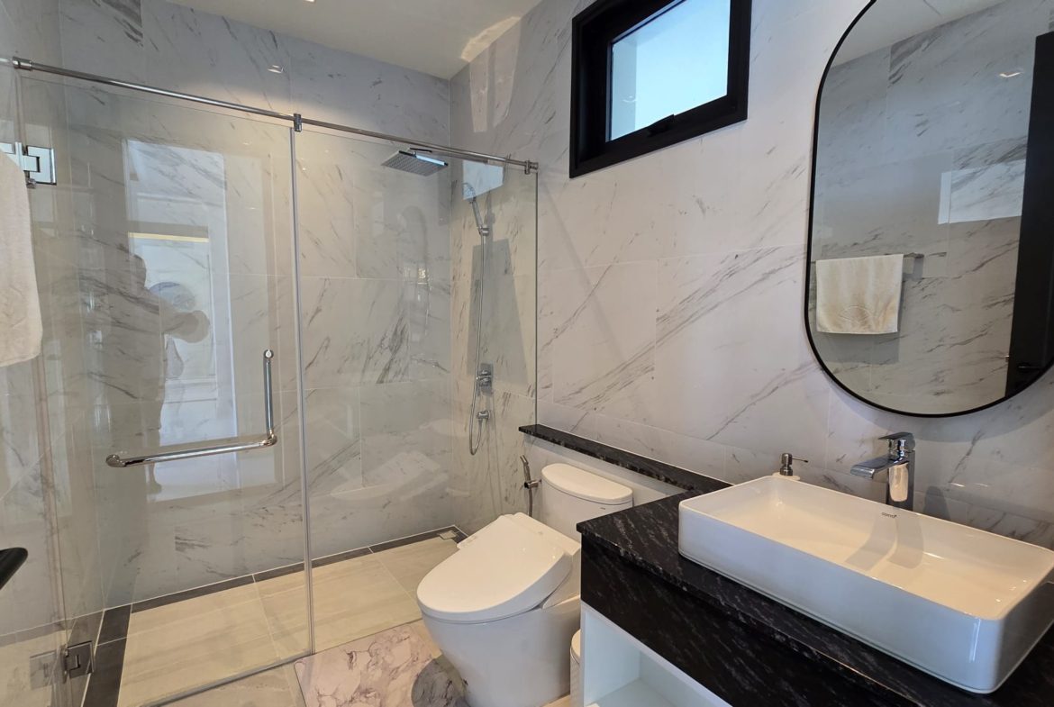 3+1 Bedroom Upgraded Pool Villa with Large Plot in Bang Tao