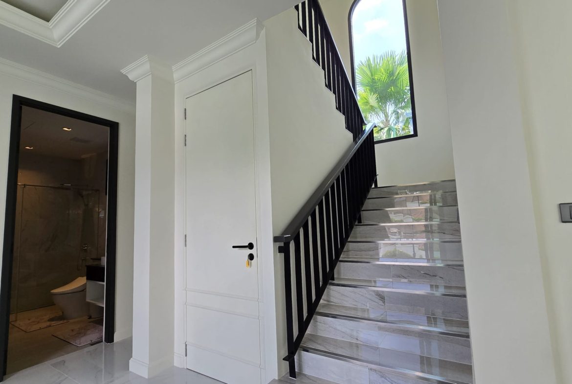 3+1 Bedroom Upgraded Pool Villa with Large Plot in Bang Tao