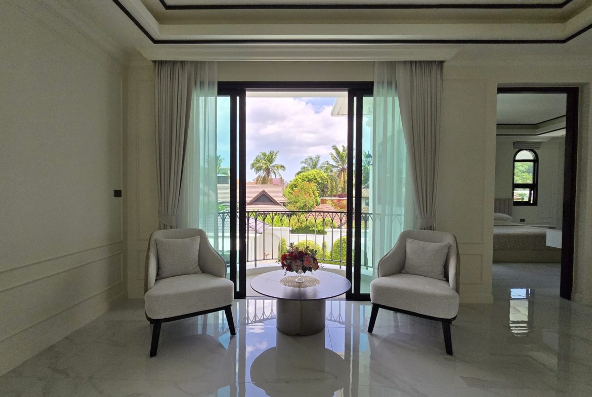 3+1 Bedroom Upgraded Pool Villa with Large Plot in Bang Tao