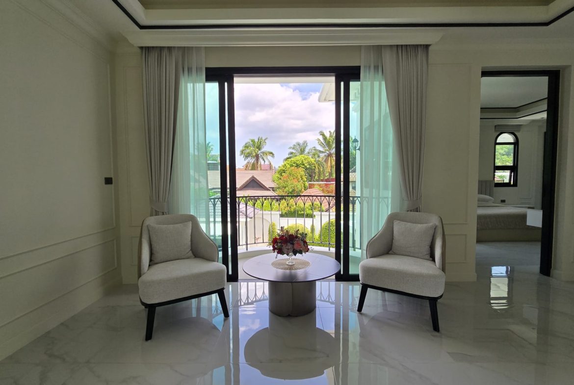 3+1 Bedroom Upgraded Pool Villa with Large Plot in Bang Tao