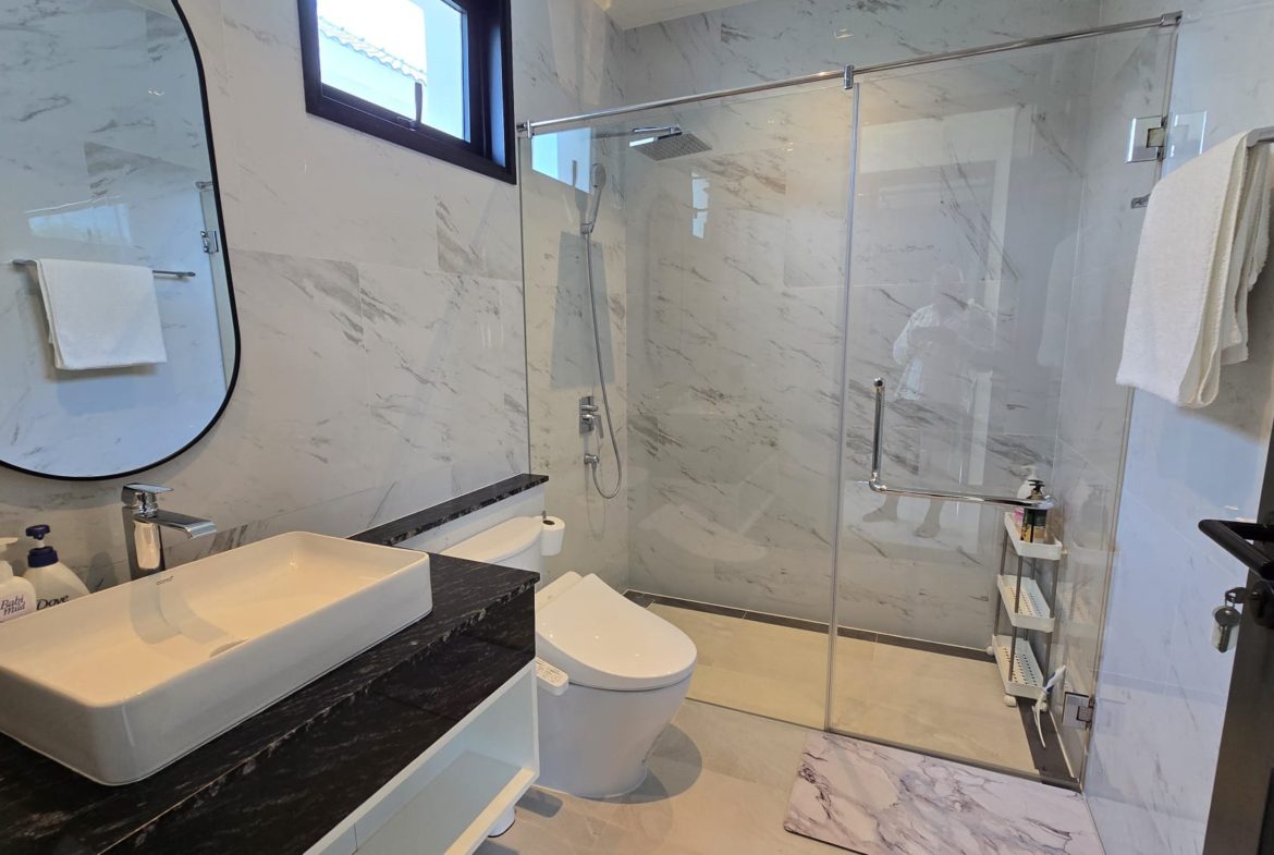 3+1 Bedroom Upgraded Pool Villa with Large Plot in Bang Tao
