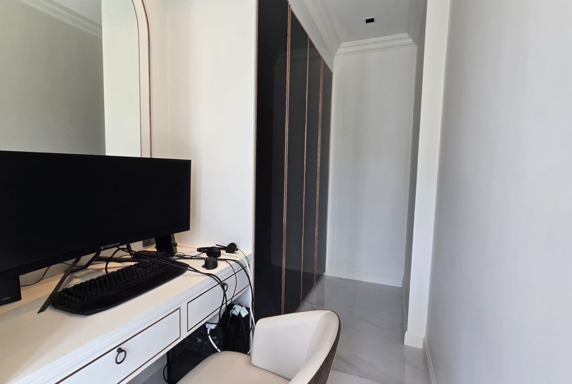 3+1 Bedroom Upgraded Pool Villa with Large Plot in Bang Tao