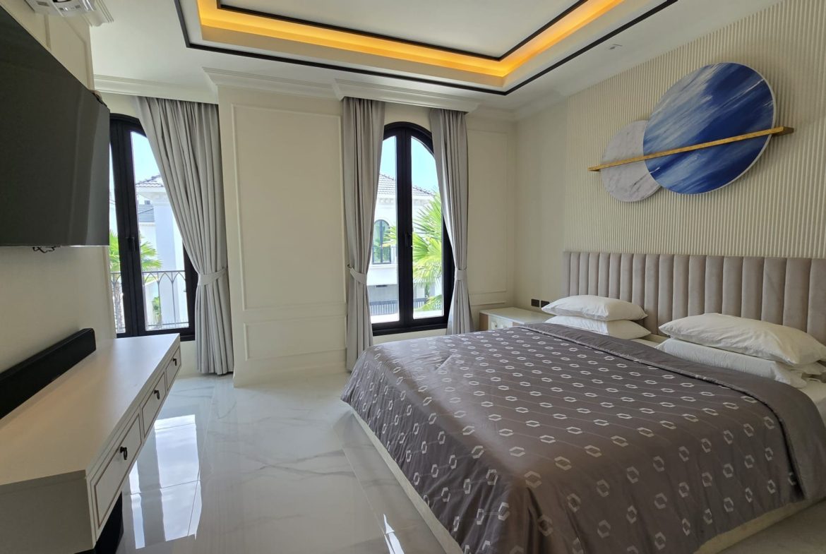 3+1 Bedroom Upgraded Pool Villa with Large Plot in Bang Tao