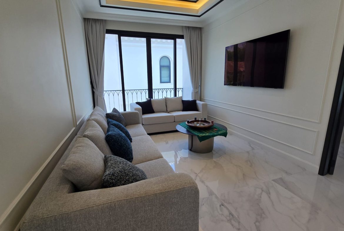 3+1 Bedroom Upgraded Pool Villa with Large Plot in Bang Tao