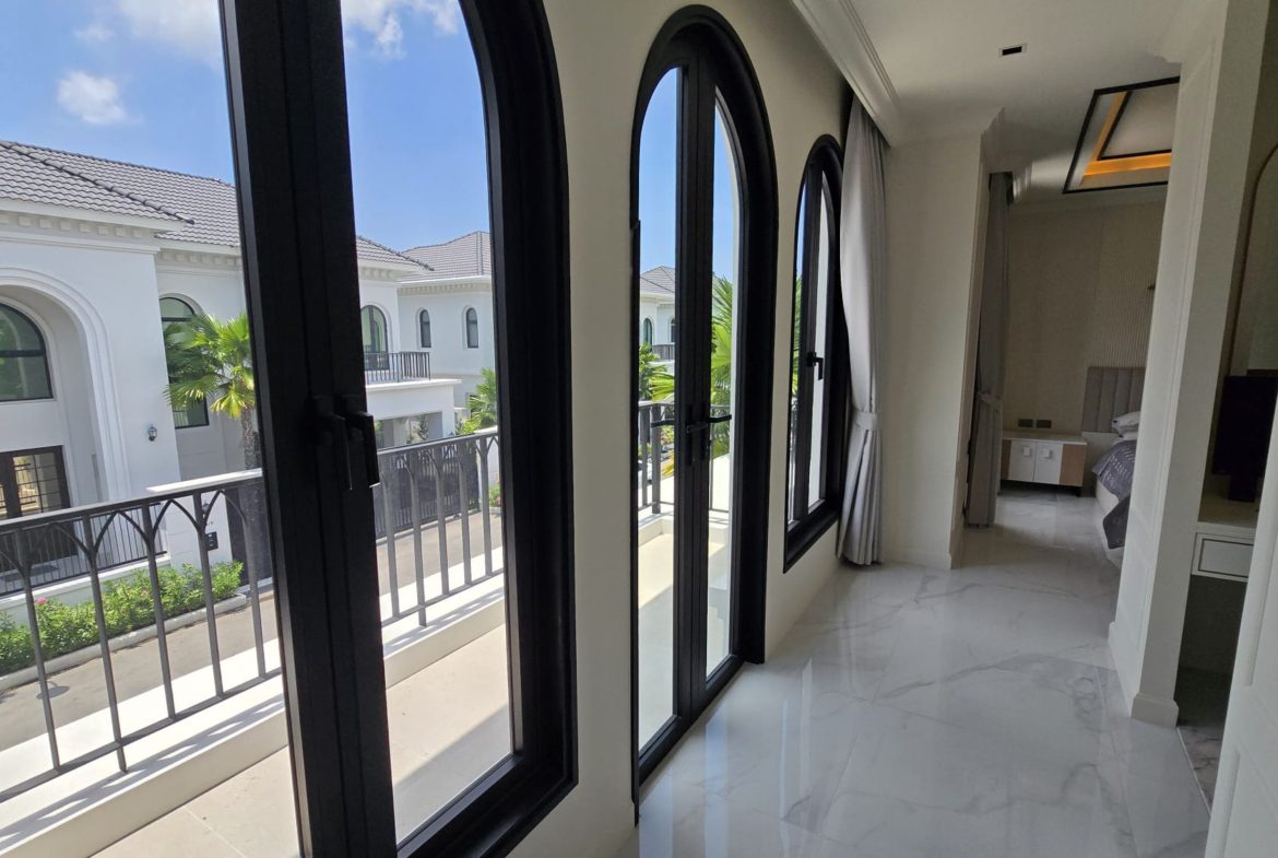 3+1 Bedroom Upgraded Pool Villa with Large Plot in Bang Tao